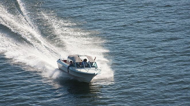 Colombier-fiche-activites-sports-loisirs-locations-bateau-sans-permis-bloc1-petite