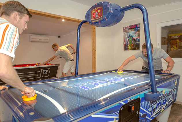 Colombier-sejour-famille-bloc1-petite-salle-de-jeux